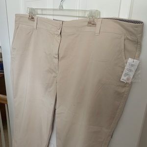 Crown & ivy plus size cropped khakis